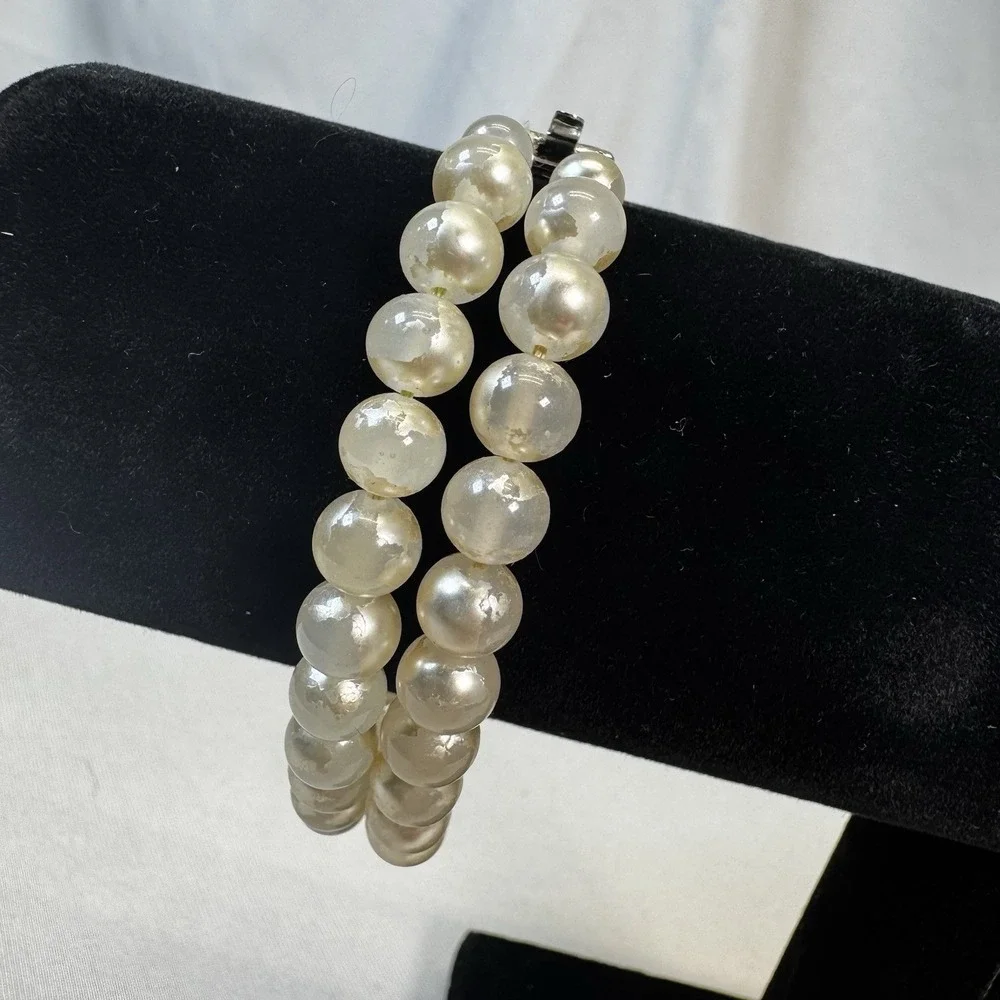 Vintage Double Strand White Beaded Bracelet with Clasp MCM Classic‎ Style